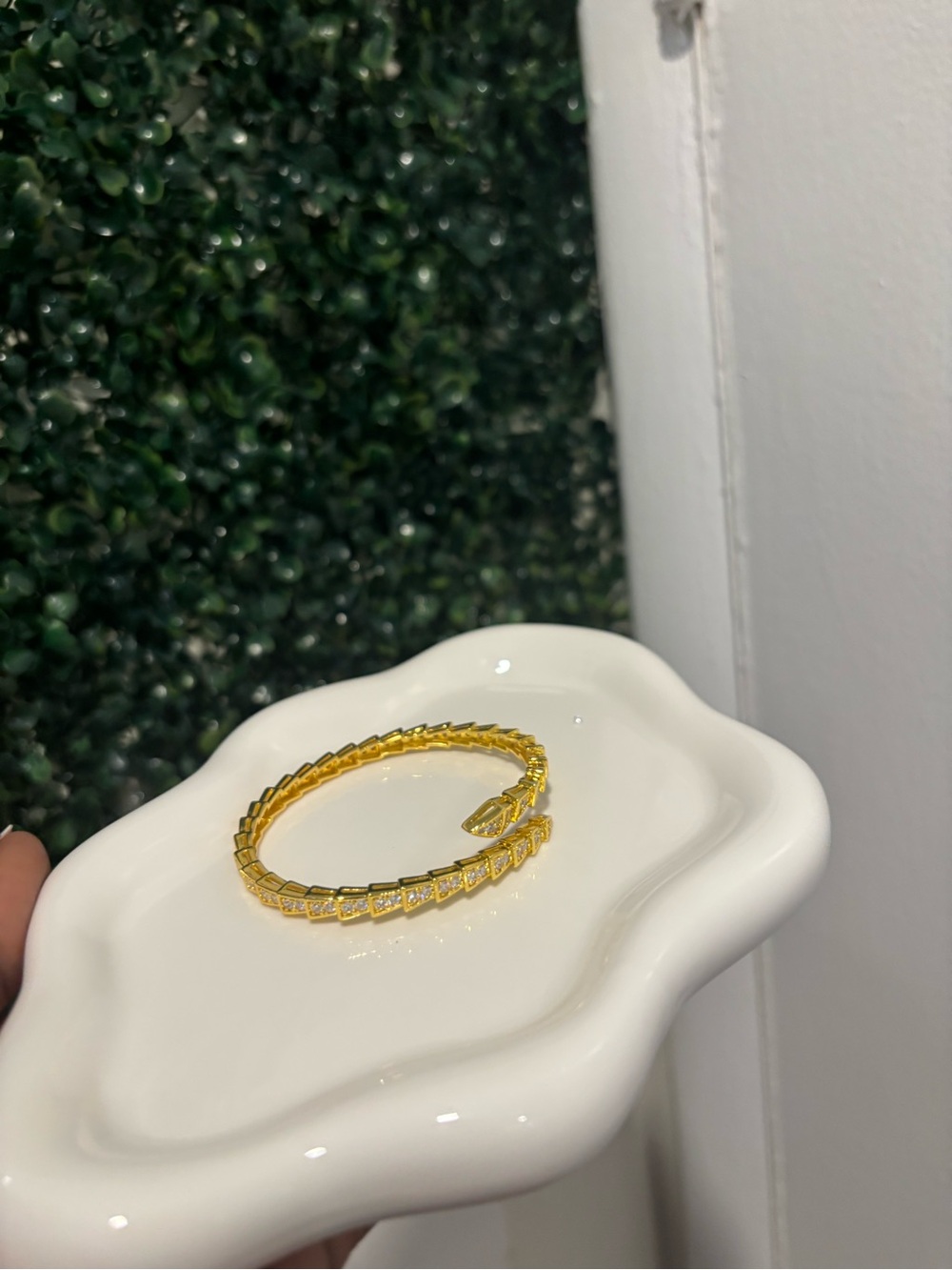 Gold Crystal-Accented Open Cuff ajustable Bracelet for Women